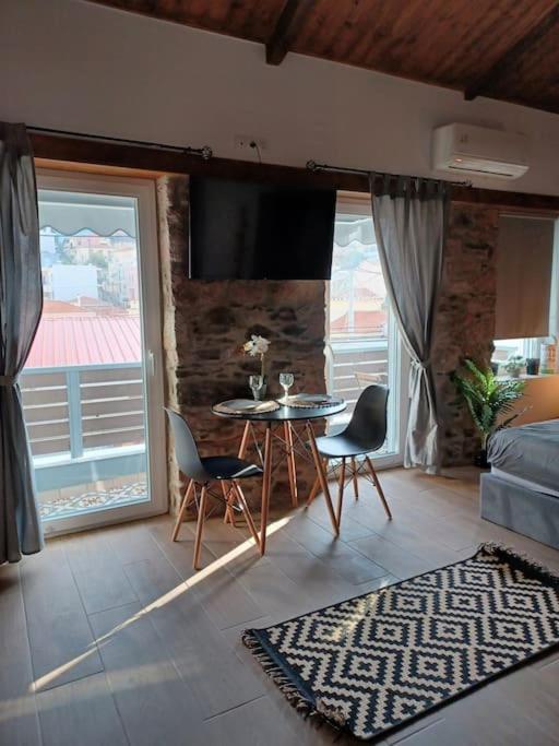 Luxury Apartment With Balcony Митилини Экстерьер фото