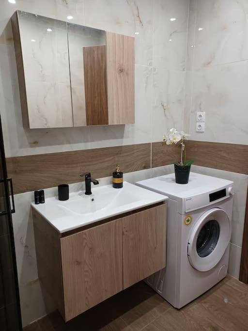 Luxury Apartment With Balcony Митилини Экстерьер фото
